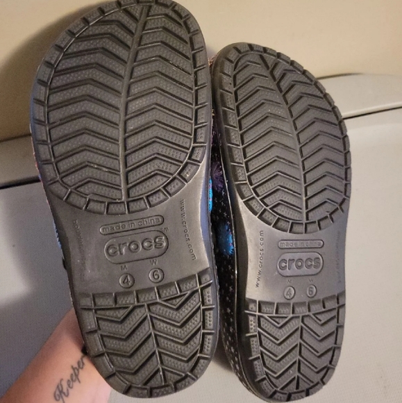 W6 Crocs - Picture 5 of 5